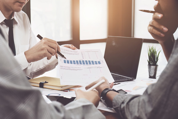 強(qiáng)化風(fēng)險(xiǎn)管理，確保經(jīng)營(yíng)計(jì)劃穩(wěn)健實(shí)施，保障企業(yè)安全