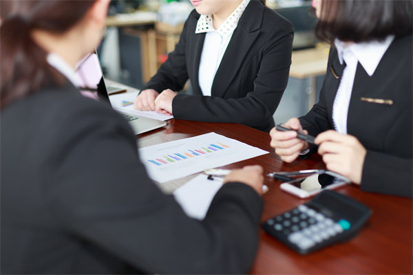 薪酬績效管理中的溝通障礙如何克服，增強(qiáng)員工信任感？