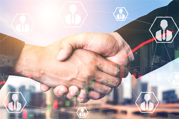 青島一環衛工將垃圾掃進大海被開除