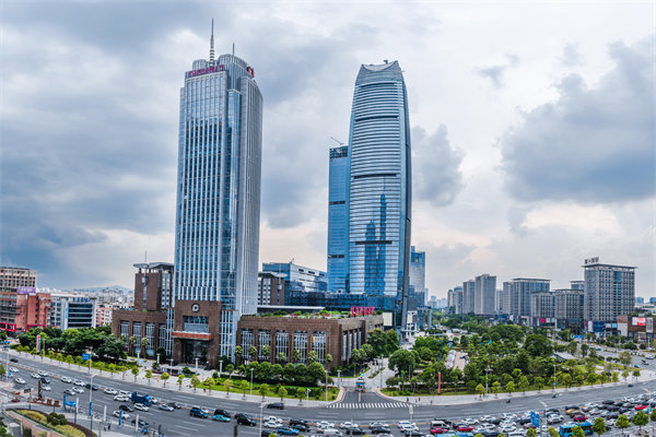 集團(tuán)子公司各自為戰(zhàn)內(nèi)耗嚴(yán)重，東莞集團(tuán)管控咨詢(xún)公司能協(xié)助解決嗎？