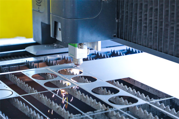 制造業(yè)管理咨詢公司，如何幫助企業(yè)應(yīng)對(duì)市場(chǎng)波動(dòng)？